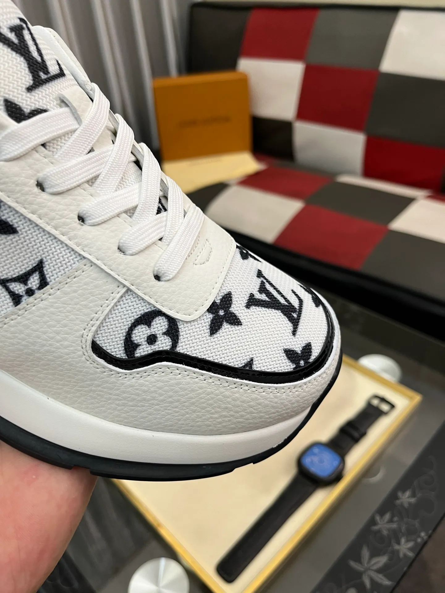 Men's men's shoes💰458⌚️⌚️ Loui* Vuitto* - Louis ** donkey's new color men's trainer sneakers, this LV Trainer sneaker is made of calfskin and breathable mesh, showing pure colors, the #54 logo on the back traces the brand's birth in 1854, the designer's handwritten brand logo embellishes one side, virgil Designed by abloh himself, it is a very commemorative sneaker. The new LV Louis Vuitton loui* vuitto* trainer sneaker low casual sports culture versatile basketball sneaker. Size: 38-444️⃣Colors available